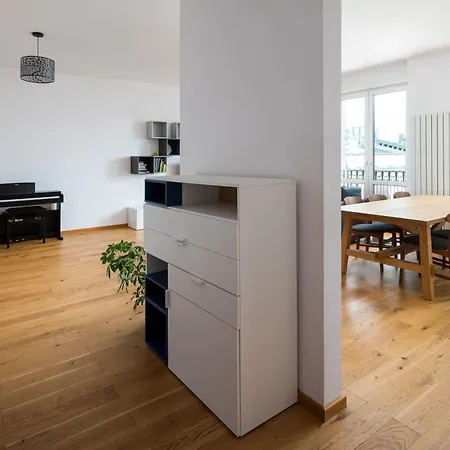 Plac Konstytucji Deluxe By Bookinghost * Varşova