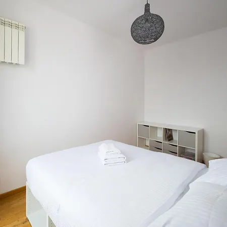 Plac Konstytucji Deluxe By Bookinghost