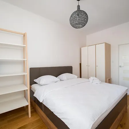 Apartament Plac Konstytucji Deluxe By Bookinghost